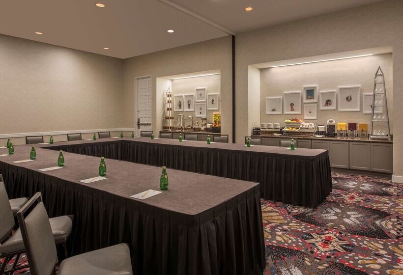 Отель Doubletree By Hilton Austin