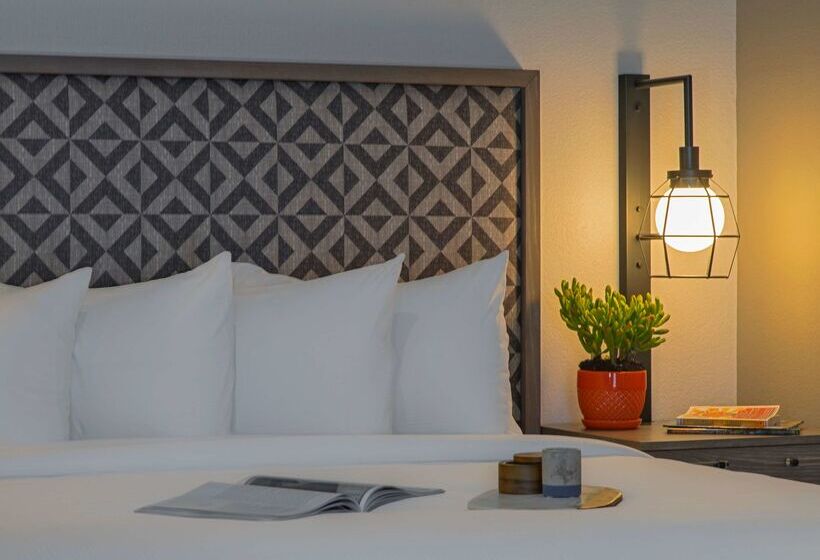 Отель Doubletree By Hilton Austin