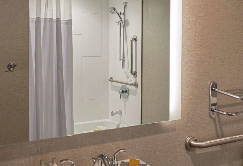 בית מלון כפרי Doubletree By Hilton Austin