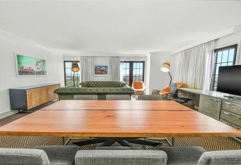 Отель Doubletree By Hilton Austin