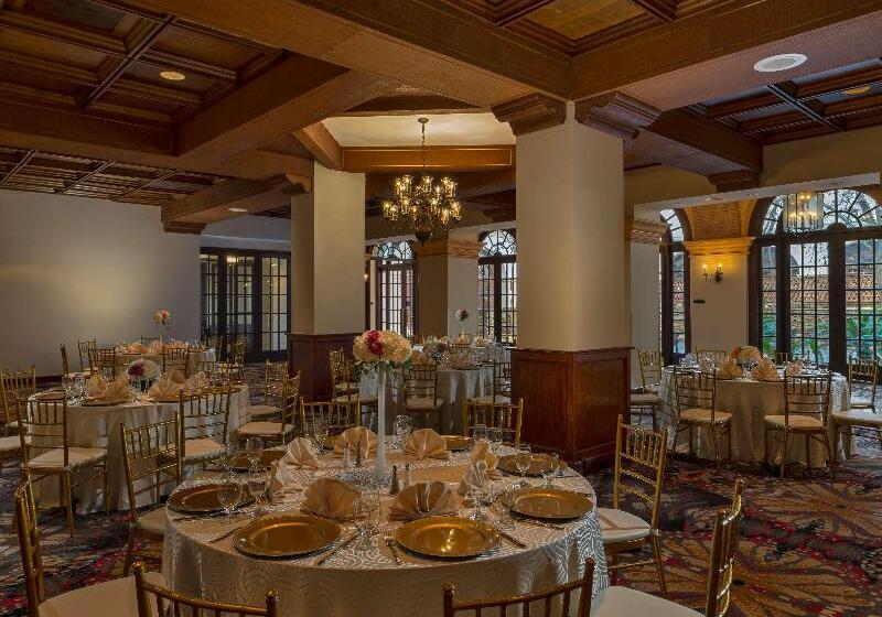 Отель Doubletree By Hilton Austin