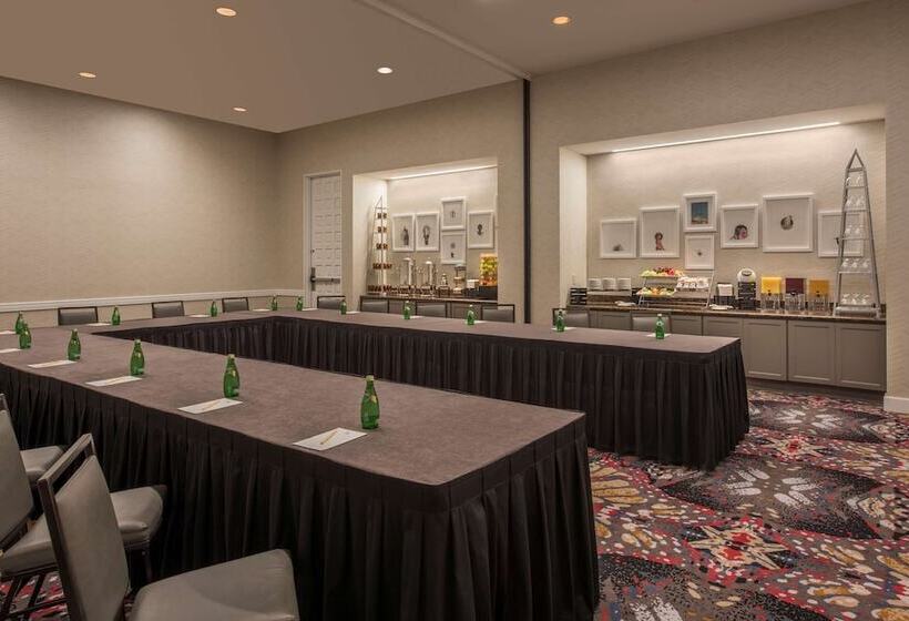 בית מלון כפרי Doubletree By Hilton Austin