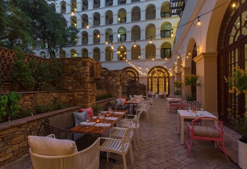 Отель Doubletree By Hilton Austin