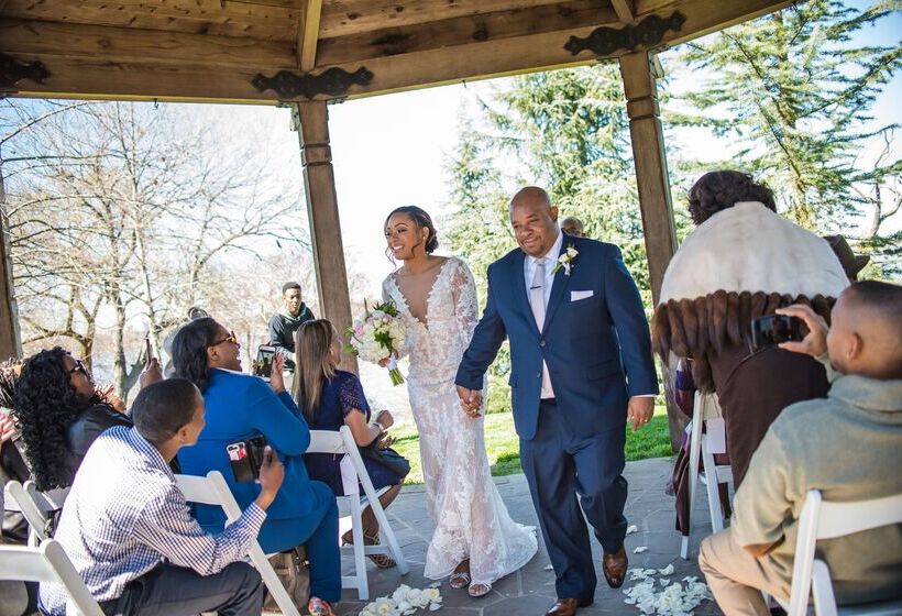 Отель Doubletree By Hilton Dallascampbell Centre