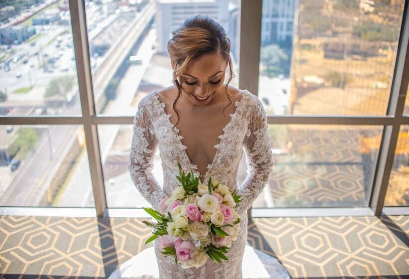 Отель Doubletree By Hilton Dallascampbell Centre