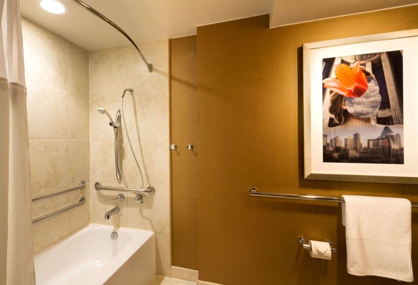 Отель Doubletree By Hilton Dallascampbell Centre