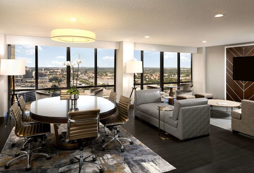 هتل Doubletree By Hilton Dallascampbell Centre