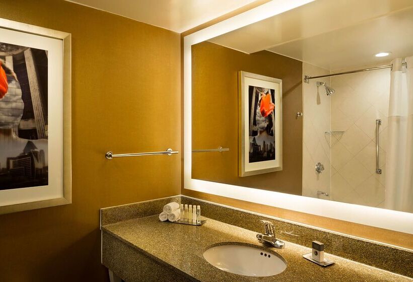 Отель Doubletree By Hilton Dallascampbell Centre