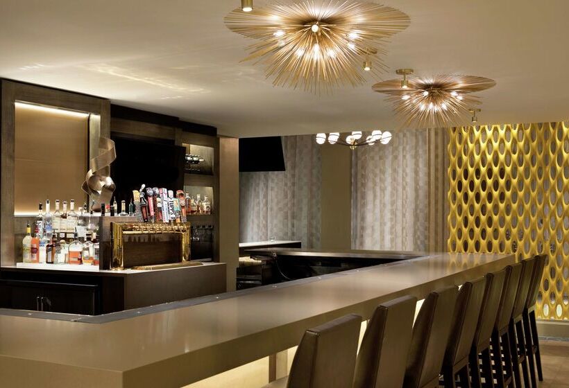 Отель Doubletree By Hilton Dallascampbell Centre