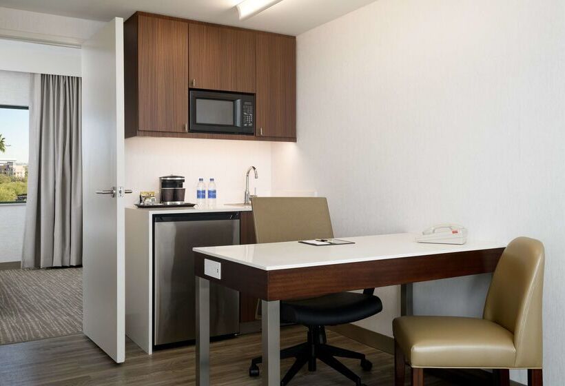 هتل Doubletree Suites By Hilton Phoenix