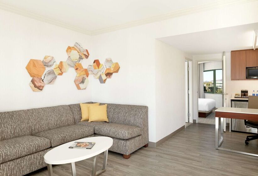 ホテル Doubletree Suites By Hilton Phoenix