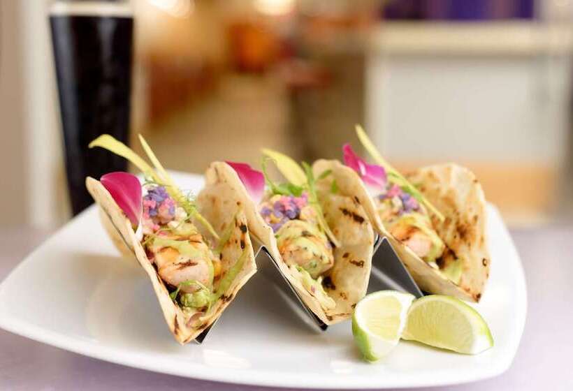 هتل Doubletree Suites By Hilton Phoenix