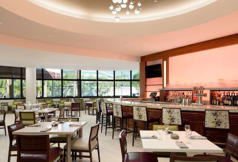 هتل Doubletree Suites By Hilton Phoenix