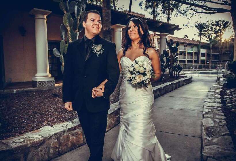 هتل Doubletree Suites By Hilton Tucson Airport