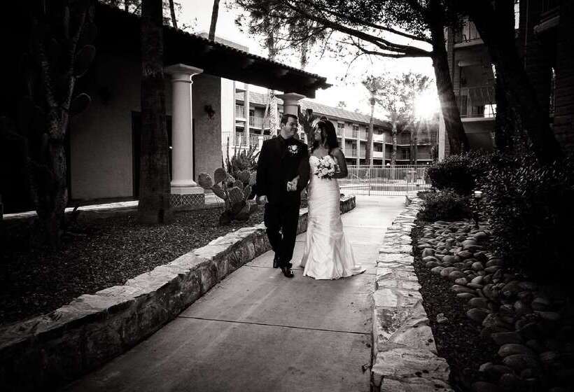 هتل Doubletree Suites By Hilton Tucson Airport