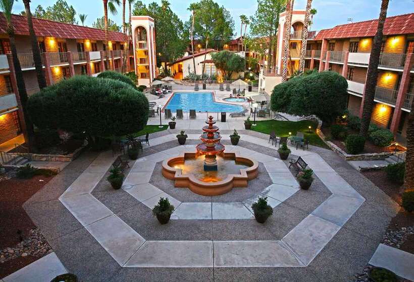 בית מלון כפרי Doubletree Suites By Hilton Tucson Airport