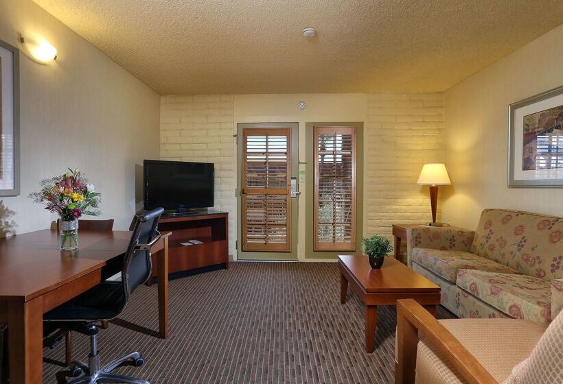 هتل Doubletree Suites By Hilton Tucson Airport