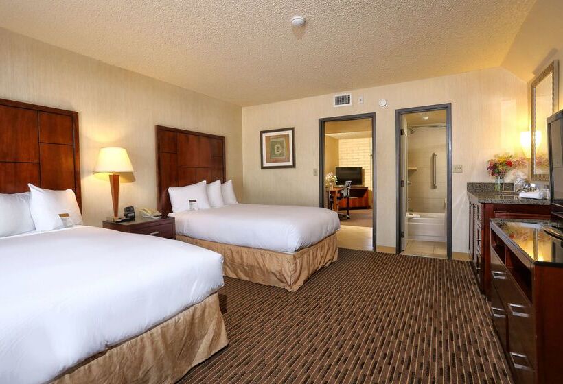 هتل Doubletree Suites By Hilton Tucson Airport