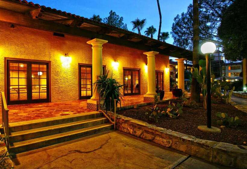 בית מלון כפרי Doubletree Suites By Hilton Tucson Airport