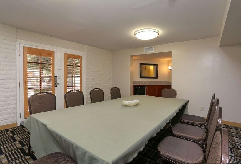 هتل Doubletree Suites By Hilton Tucson Airport