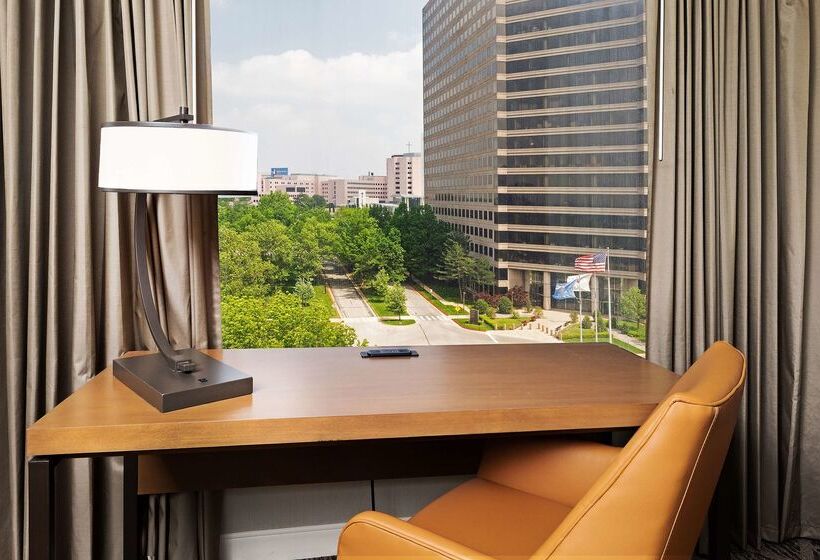 فندق Doubletree By Hilton Tulsa   Warren Place