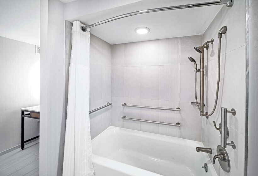 فندق Doubletree By Hilton Tulsa   Warren Place