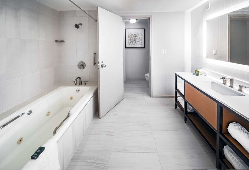 فندق Doubletree By Hilton Tulsa   Warren Place