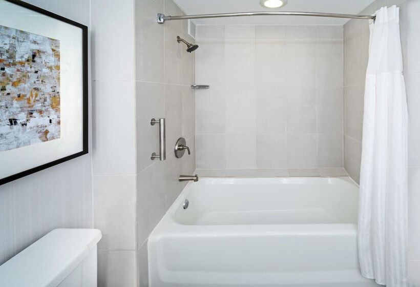 فندق Doubletree By Hilton Tulsa   Warren Place