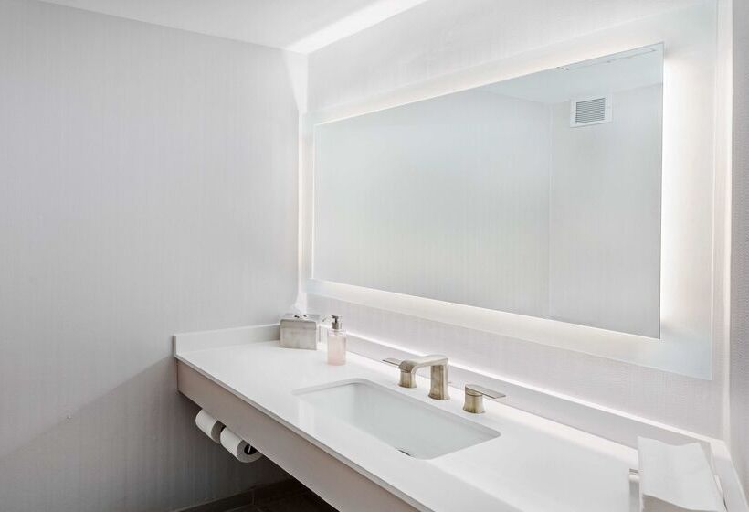 فندق Doubletree By Hilton Tulsa   Warren Place