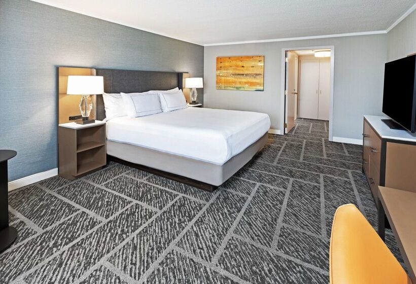 فندق Doubletree By Hilton Tulsa   Warren Place