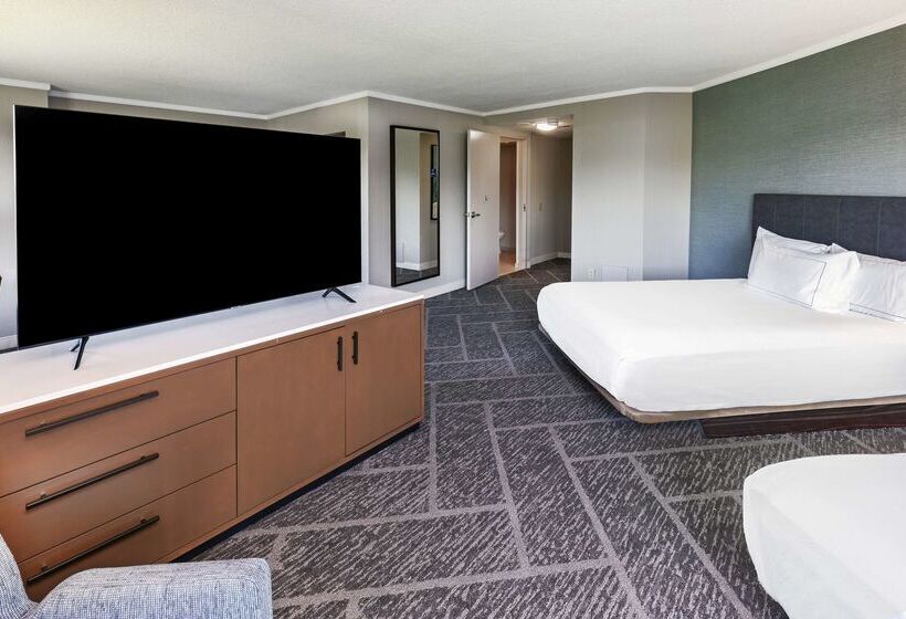 فندق Doubletree By Hilton Tulsa   Warren Place