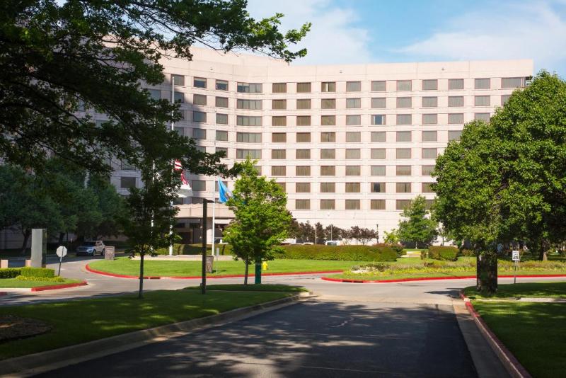 فندق Doubletree By Hilton Tulsa   Warren Place