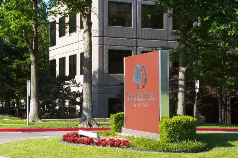 فندق Doubletree By Hilton Tulsa   Warren Place