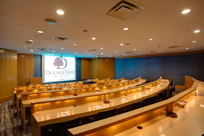 فندق Doubletree By Hilton Tulsa   Warren Place