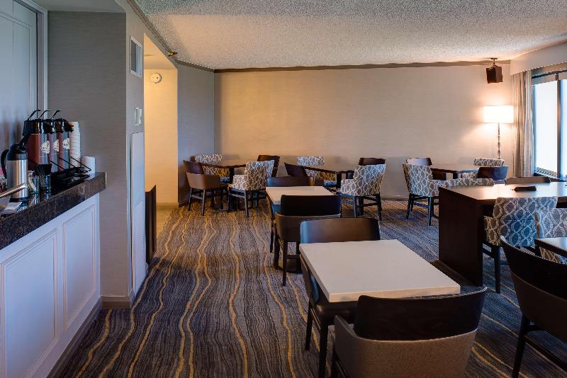 فندق Doubletree By Hilton Tulsa   Warren Place