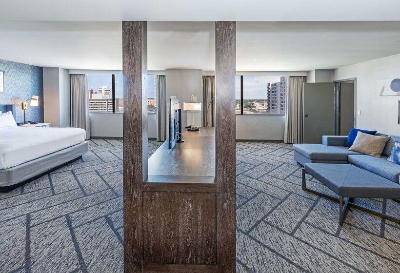 فندق Doubletree By Hilton Tulsa Downtown