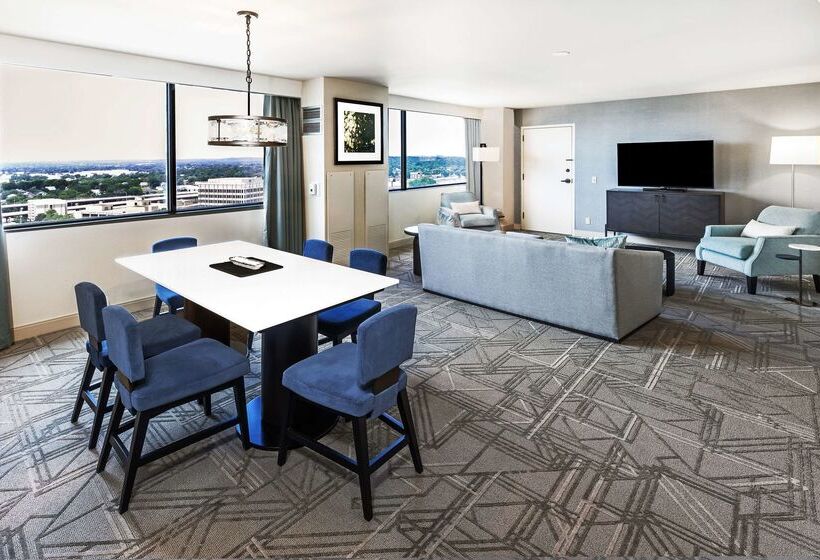 فندق Doubletree By Hilton Tulsa Downtown