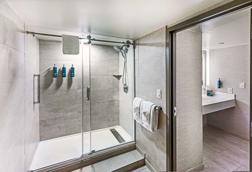 فندق Doubletree By Hilton Tulsa Downtown