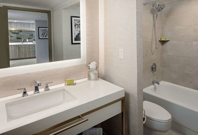 فندق Doubletree By Hilton Tulsa Downtown