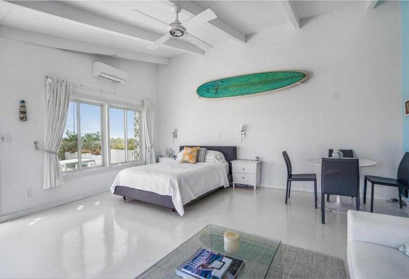 فندق Driftwood Resort On The Ocean