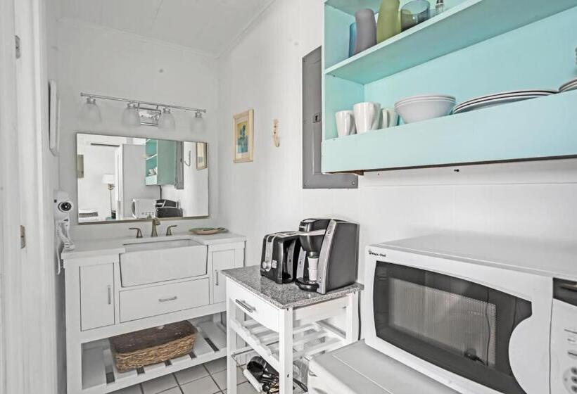 فندق Driftwood Resort On The Ocean