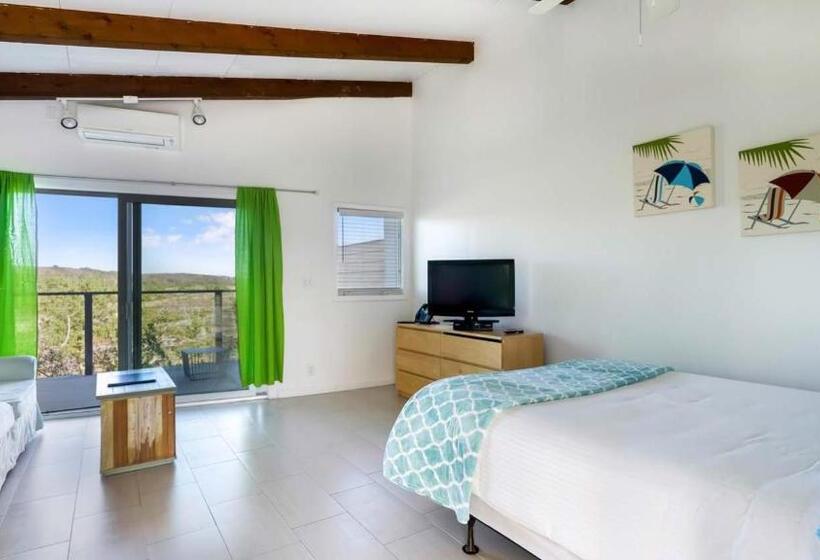 فندق Driftwood Resort On The Ocean