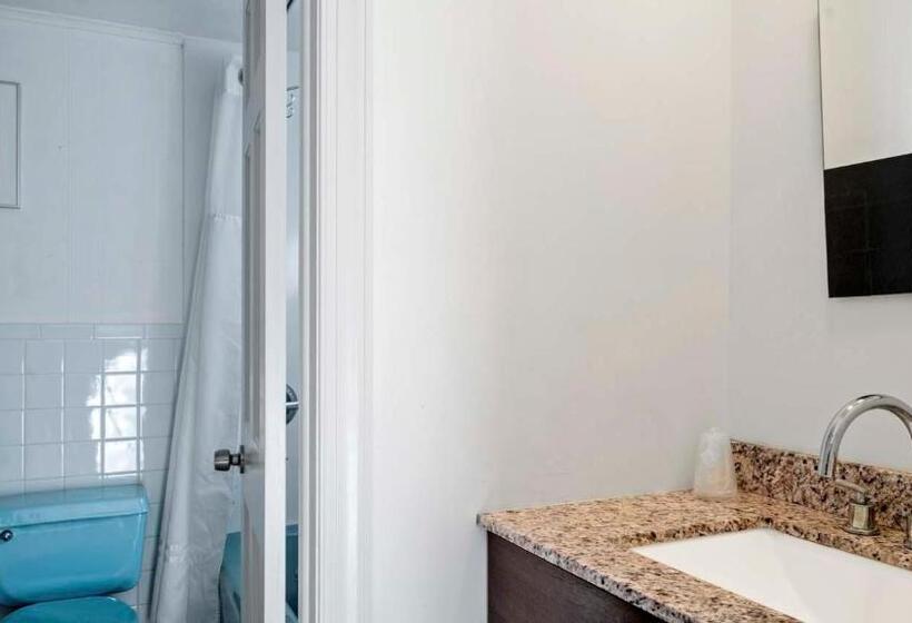 فندق Driftwood Resort On The Ocean