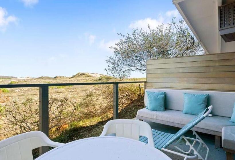 فندق Driftwood Resort On The Ocean