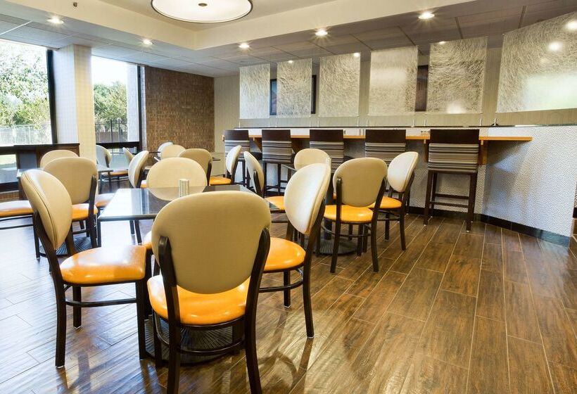 בית מלון כפרי Drury Inn & Suites Austin North