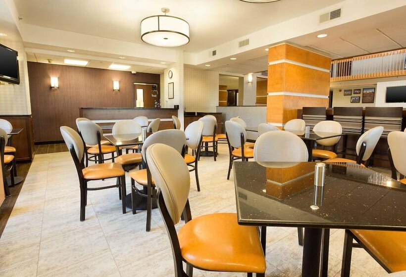 בית מלון כפרי Drury Inn & Suites Austin North