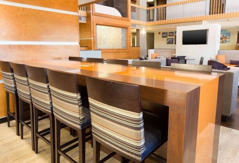 בית מלון כפרי Drury Inn & Suites Austin North