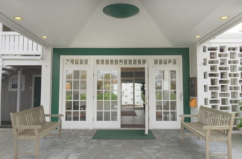 فندق East Hampton House Resort