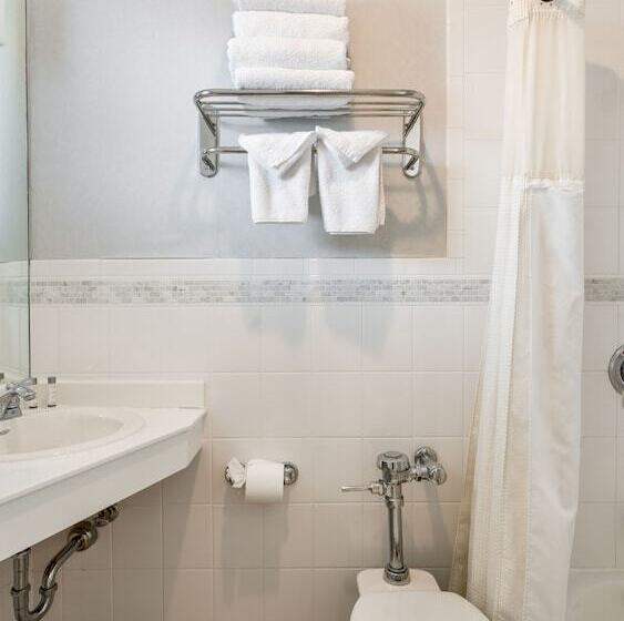 فندق East Hampton House Resort