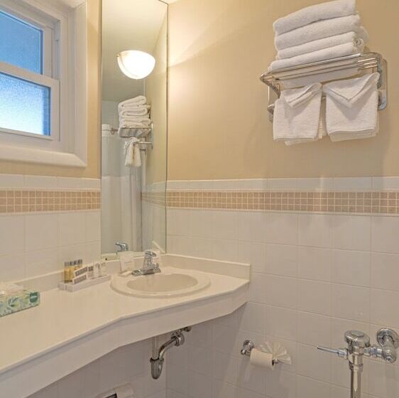 فندق East Hampton House Resort